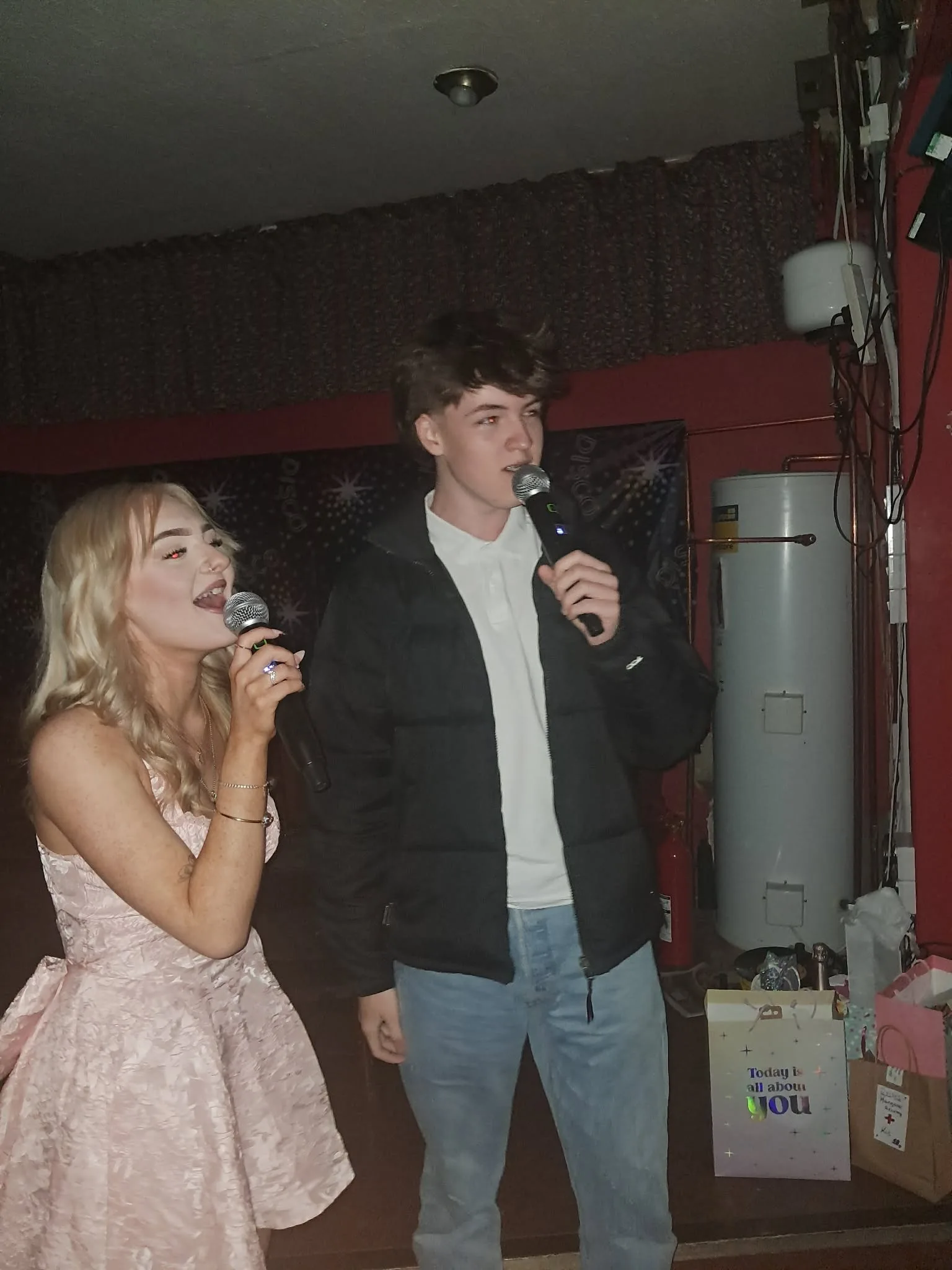 Karaoke - Duo karaoke singers