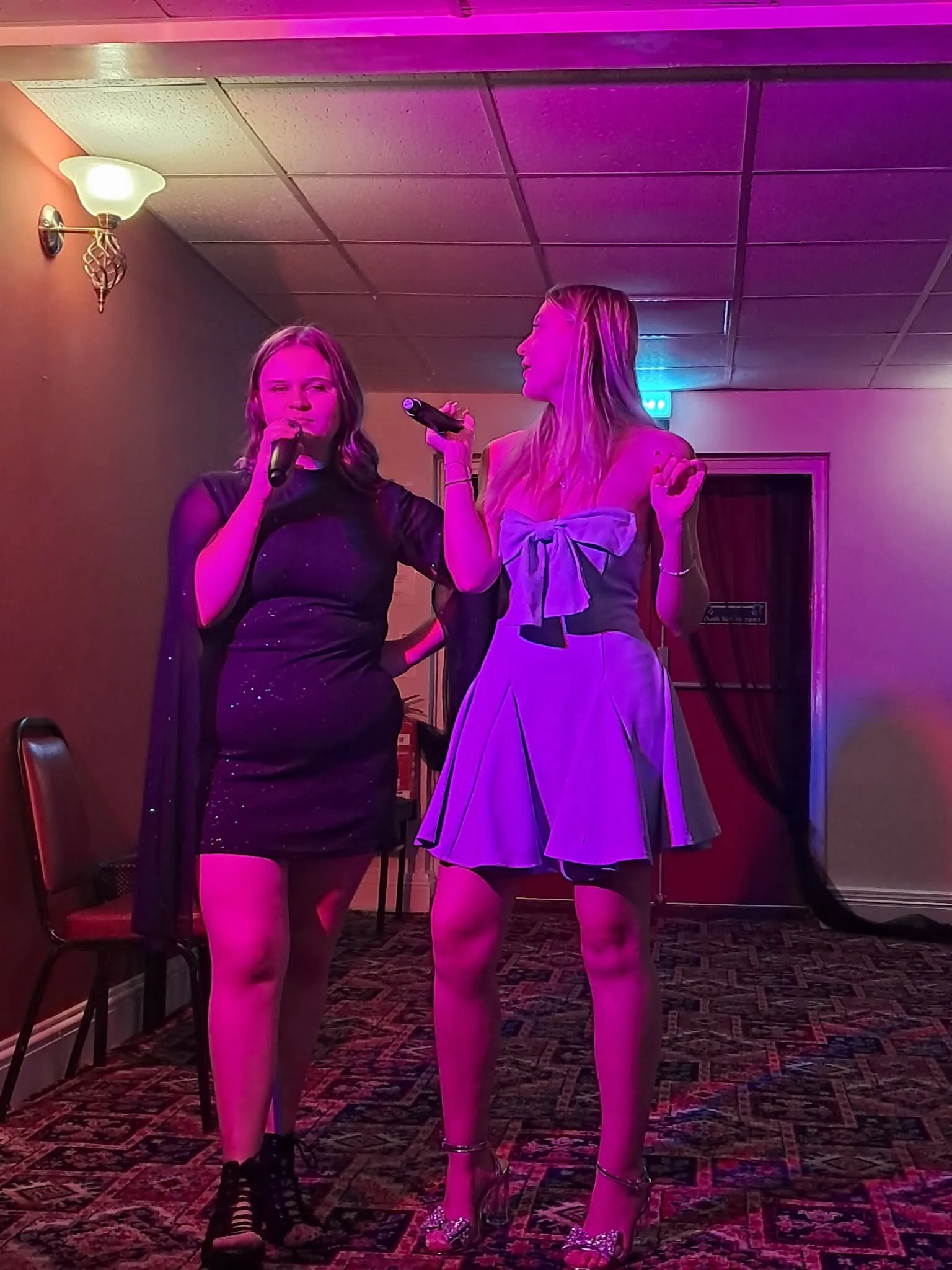 Karaoke - Sister love ! Karaoke night